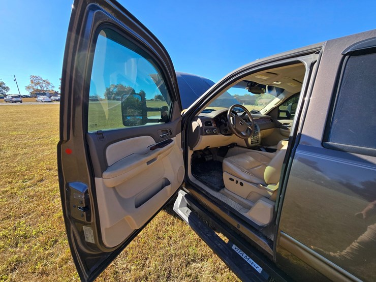2008-gmc-sierra-2500hd-image-29
