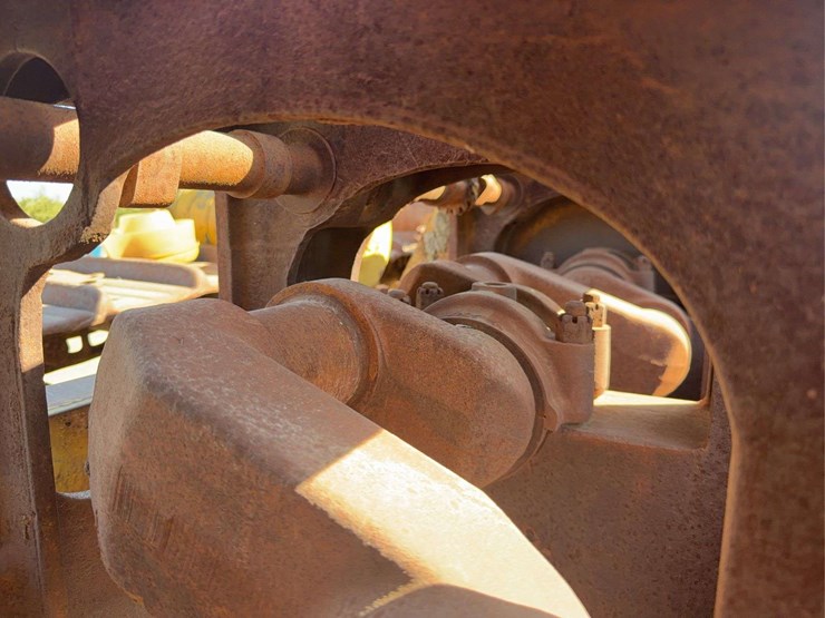 caterpillar-65-image-16