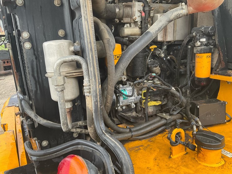 2013-jcb-tm320-image-10