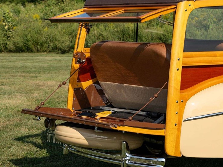 1947-ford-super-deluxe-woody-wagon-image-52