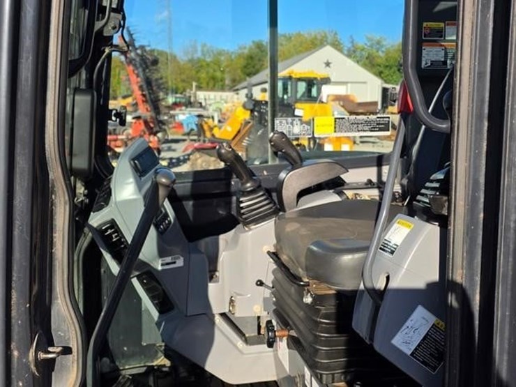 2017-kubota-kx040-4-image-58