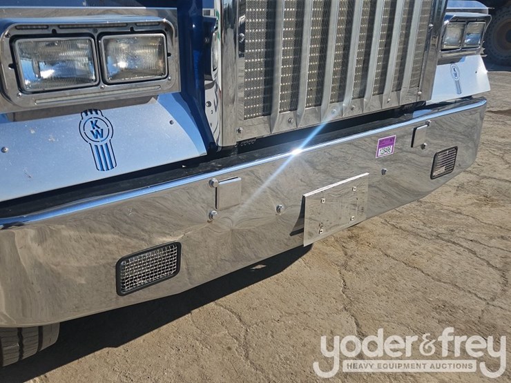 2016-kenworth-w900-image-30