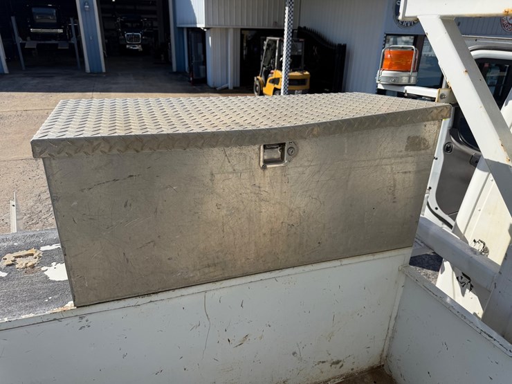 2019-freightliner-m2-106-image-32