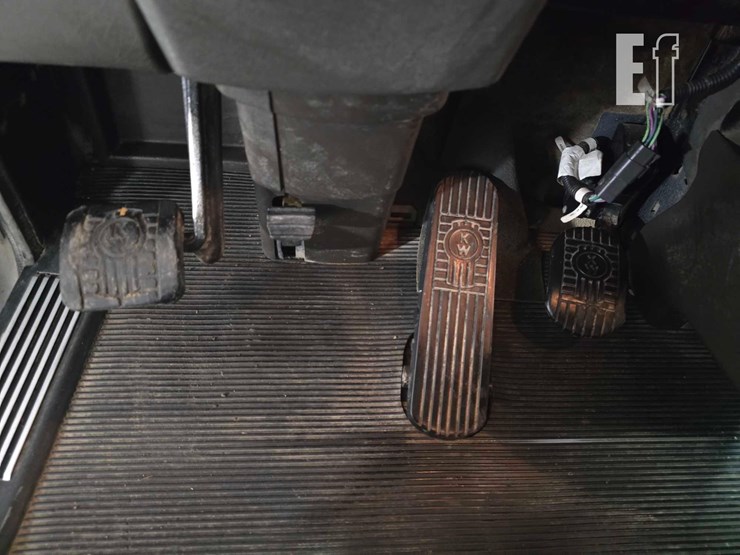 2009-kenworth-t800-image-11
