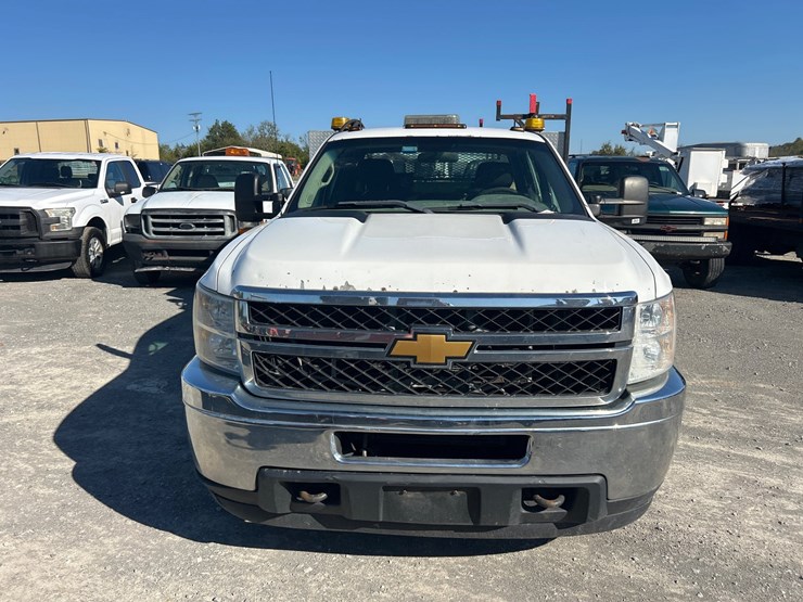 2013-chevrolet-3500-image-3