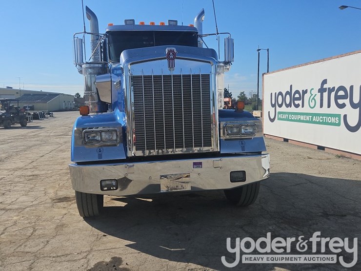 2016-kenworth-w900-image-9