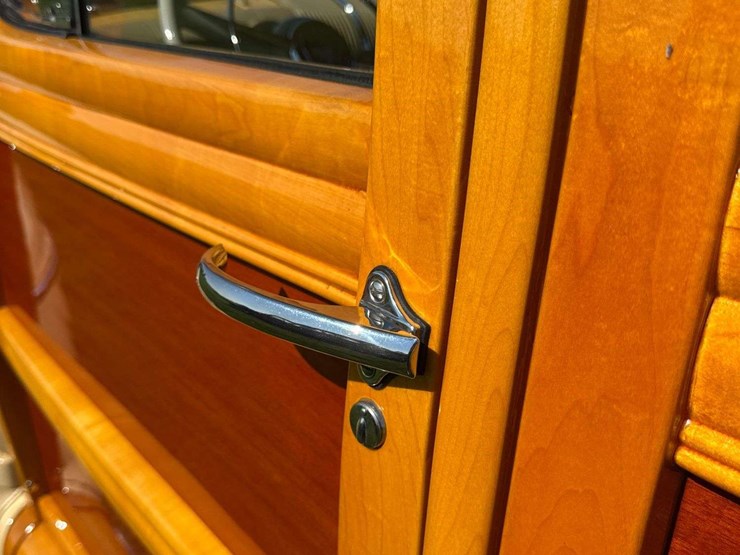 1947-ford-super-deluxe-woody-wagon-image-49