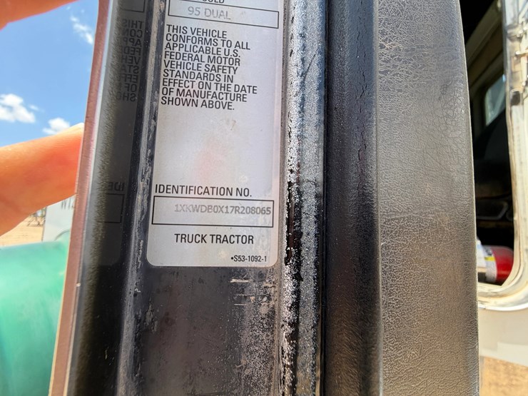 2007-kenworth-w900-image-22