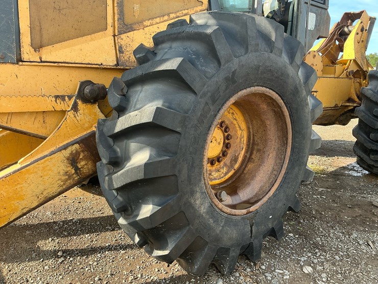 deere-640g-image-25