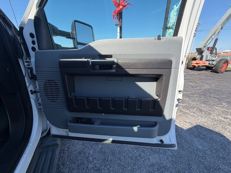 2014-ford-f550-image-14