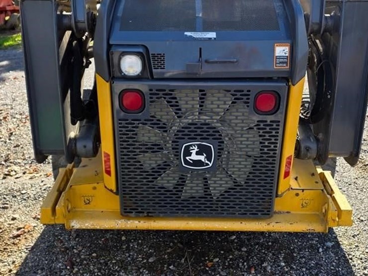 2015-deere-326e-image-19