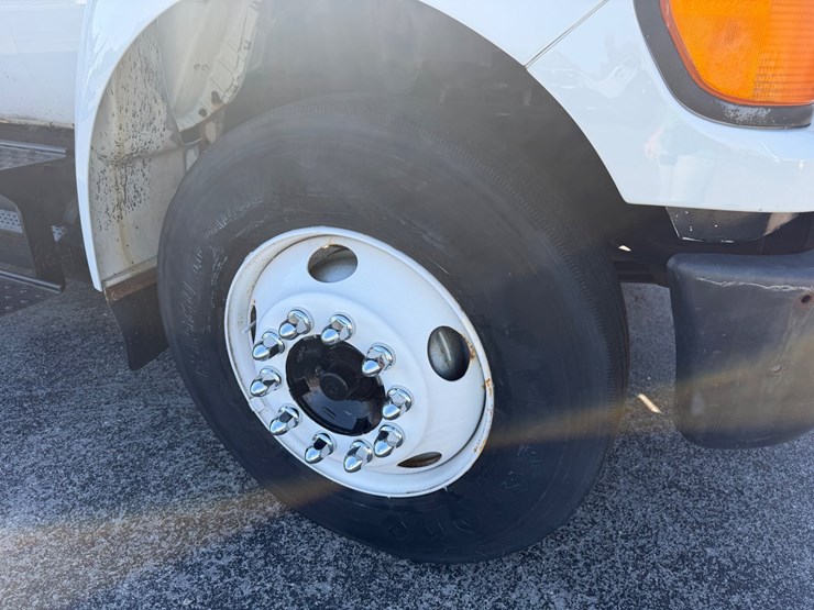 2008-ford-f650-image-10