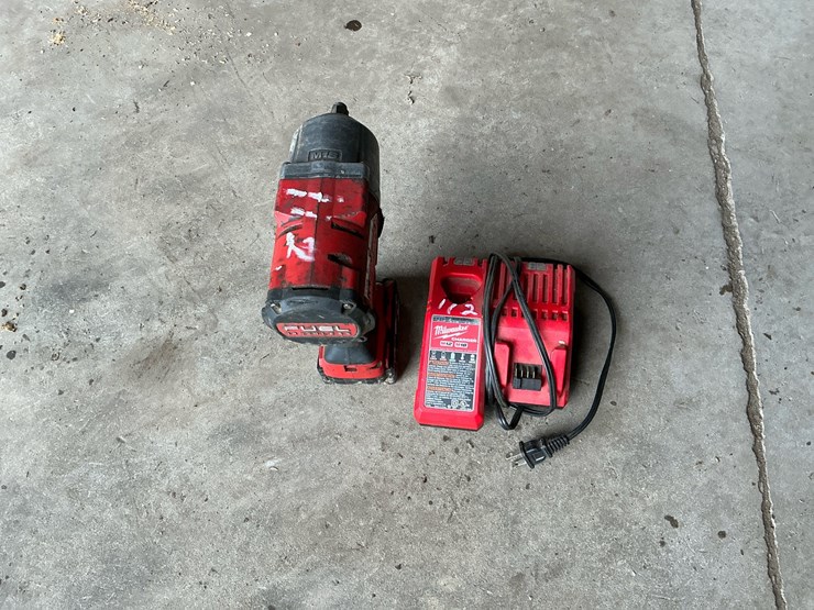 #112-•-milwaukee-m18-fuel-2767-20-1/2"-cordless-impact-wrench-with-battery-and-charger-image-1