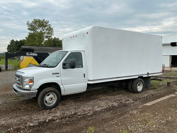 2016-ford-e350-image-1
