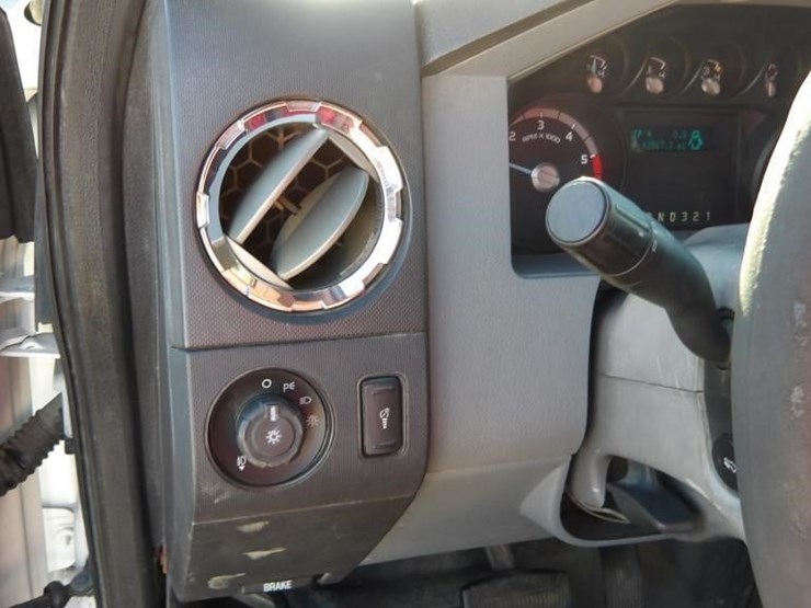 2011-ford-f550-image-26