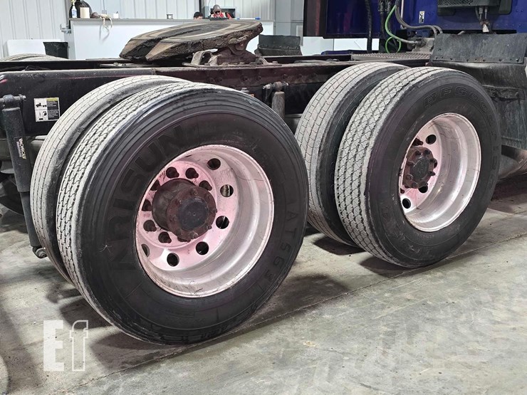 2019-peterbilt-579-image-23
