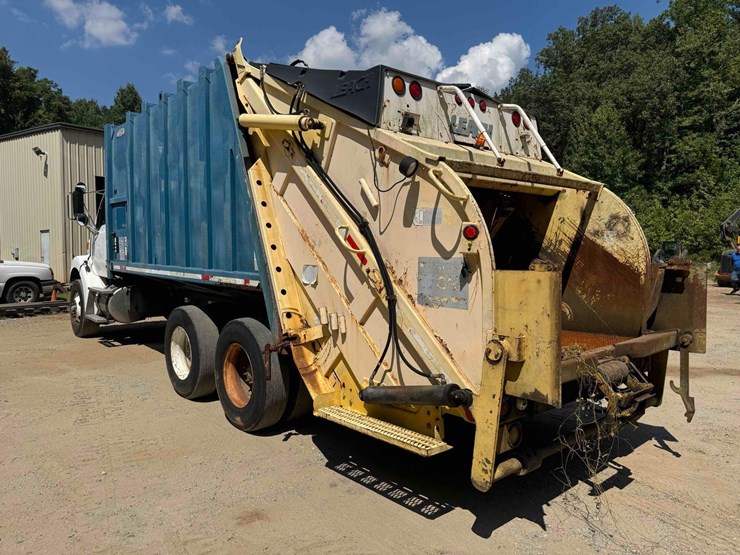 2006-sterling-l7500-image-3
