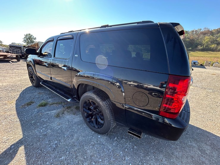 2007-chevrolet-suburban-image-4
