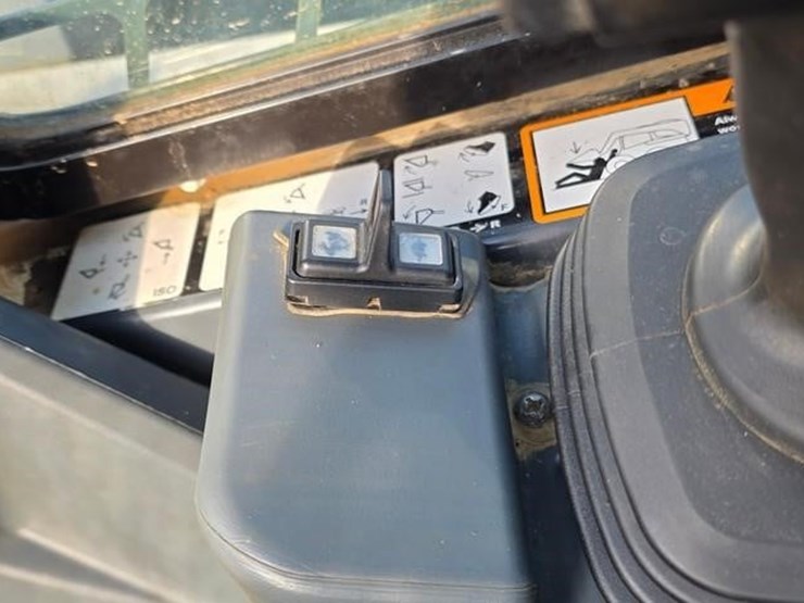 2019-deere-333g-image-48