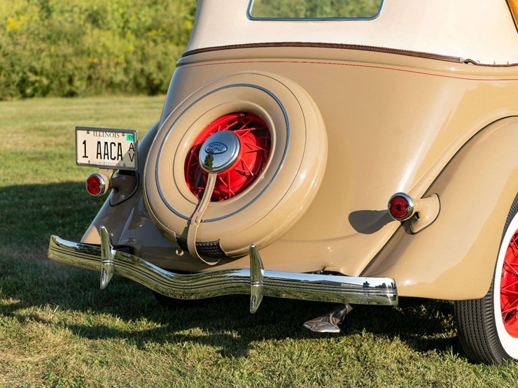 1935-ford-deluxe-phaeton-image-10