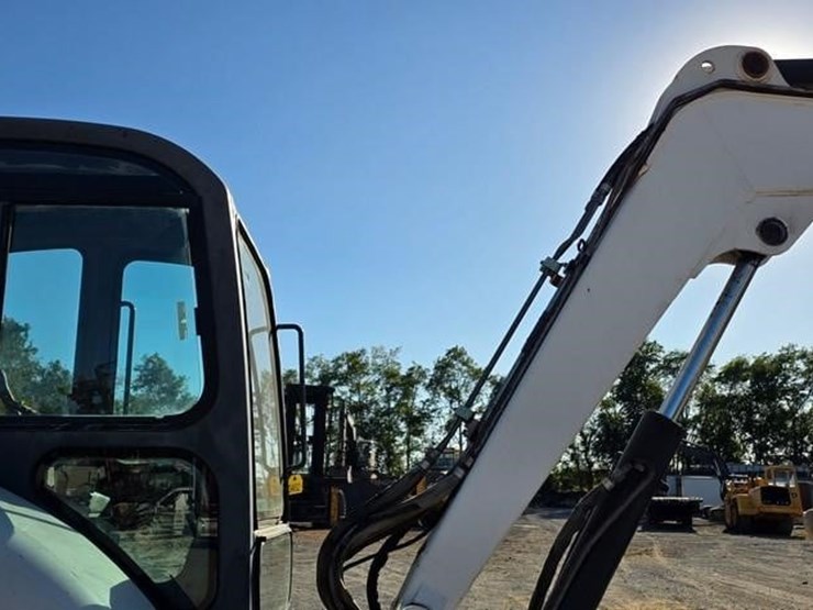 2006-bobcat-341g-image-32