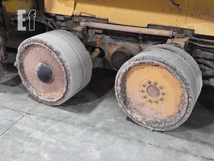 2016-caterpillar-ap-600f-image-25