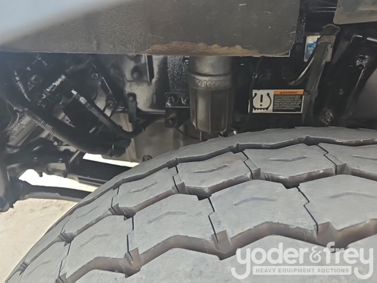 2017-kenworth-t880-image-16