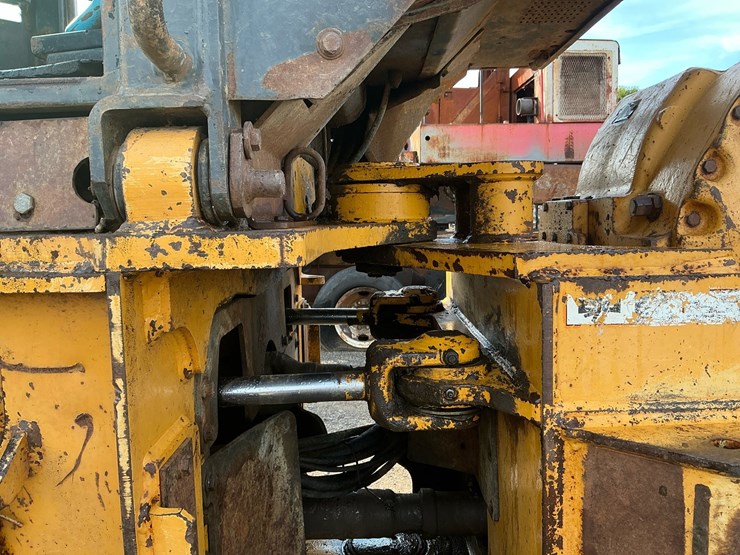 deere-640g-image-29