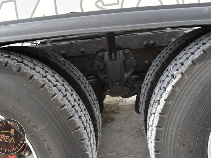 2014-peterbilt-579-image-16