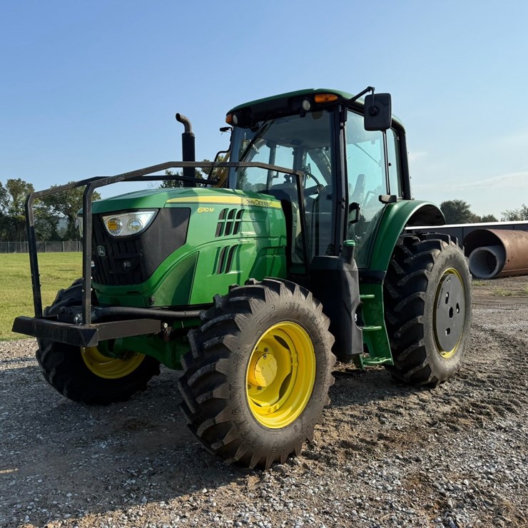 2017 JOHN DEERE 6110M