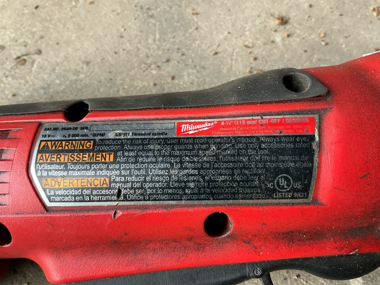 #113-•-milwaukee-m18-cordless-grease-gun-,-4-1/2"-angle-grinder),-rapid-charger-&-xc-5.0-battery-image-11