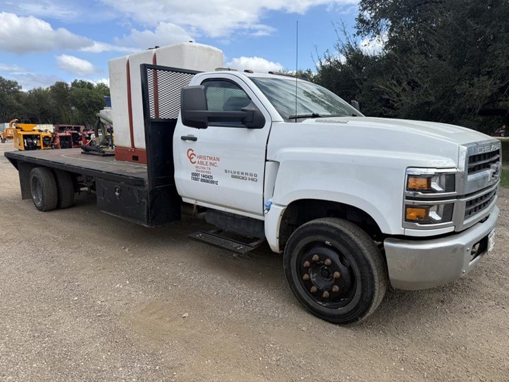 2022-chevrolet-6500-image-3