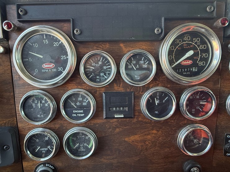 2000-peterbilt-379-image-16