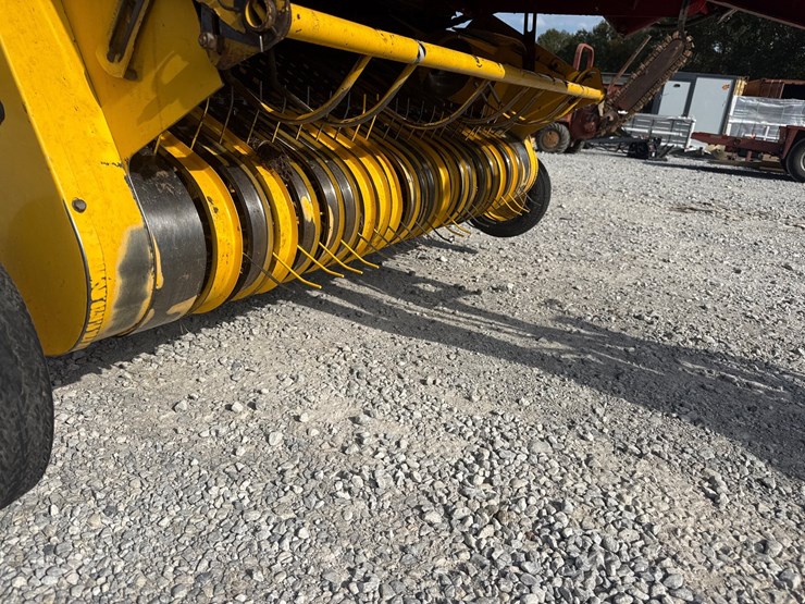 new-holland-br7060-image-4