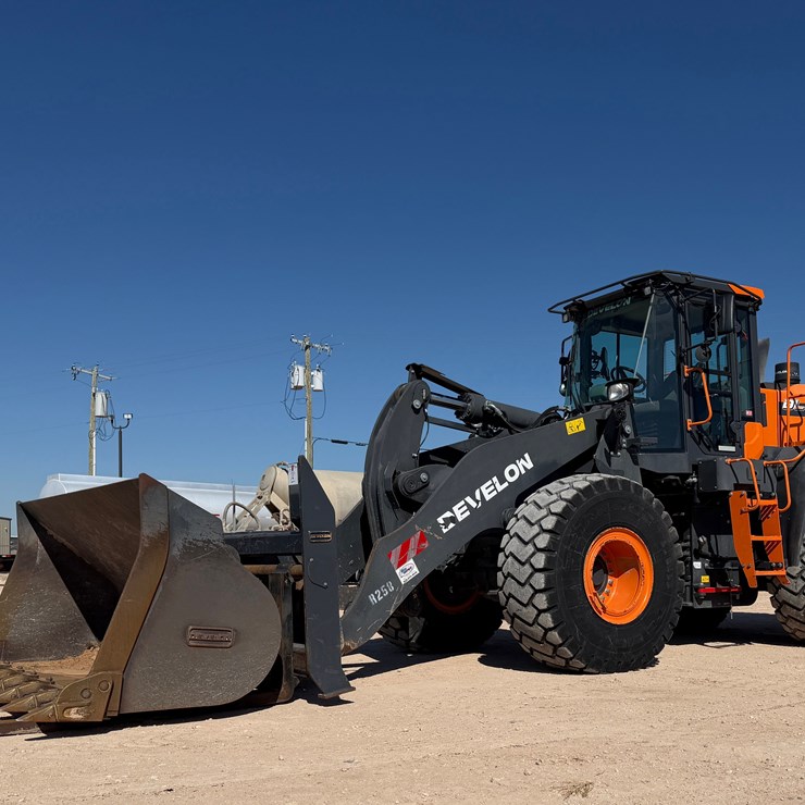 2023 DEVELON DL320-7