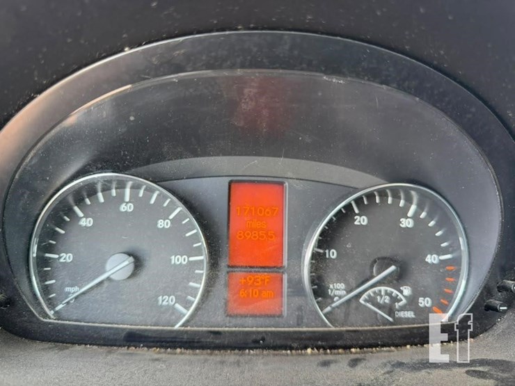 2018-mercedes-benz-sprinter-3500-image-14