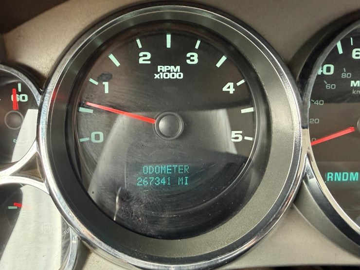 2011-chevrolet-silverado-3500-image-19