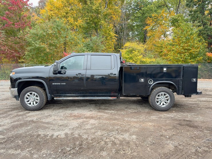 2020-chevrolet-silverado-2500hd-image-2