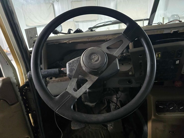2005-mack-granite-cv713-image-10