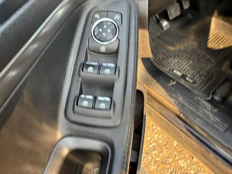 2018-ford-explorer-image-50