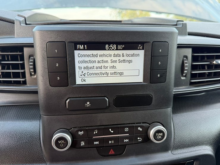 2020-ford-explorer-image-54