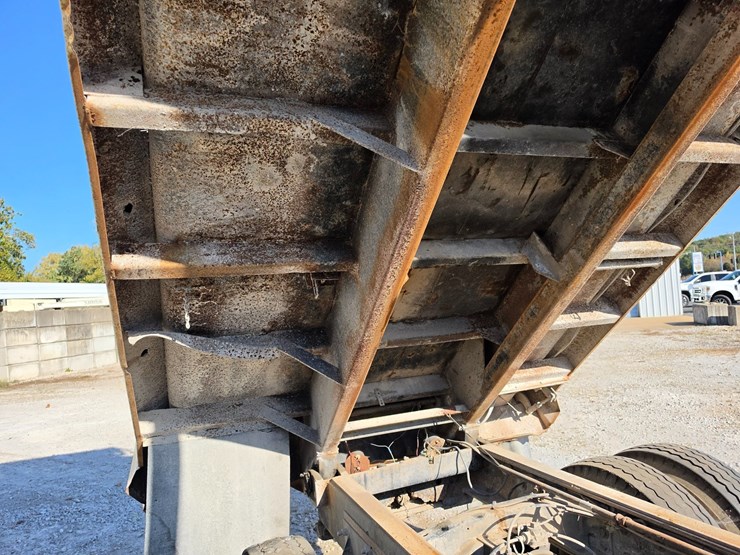 1996-international-8100-image-31