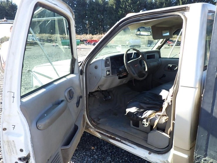 2000-gmc-3500-image-18