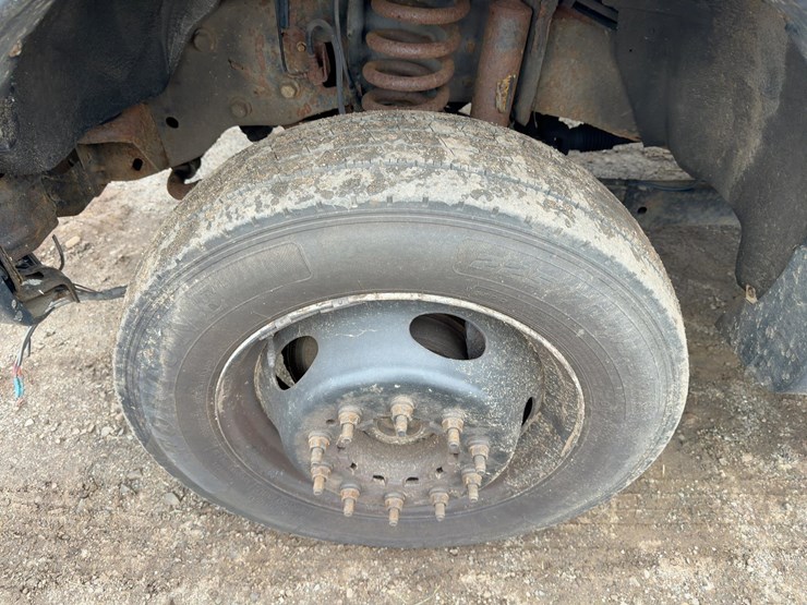 2013-ford-f550-xl-image-11