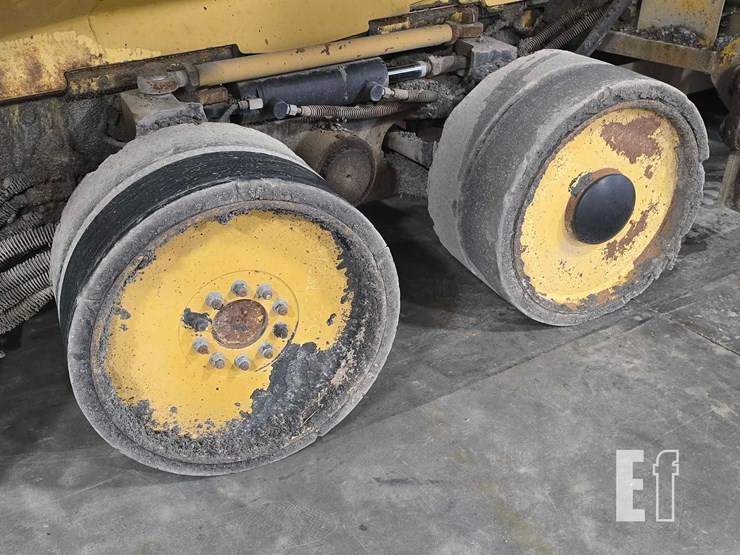 2016-caterpillar-ap-600f-image-24