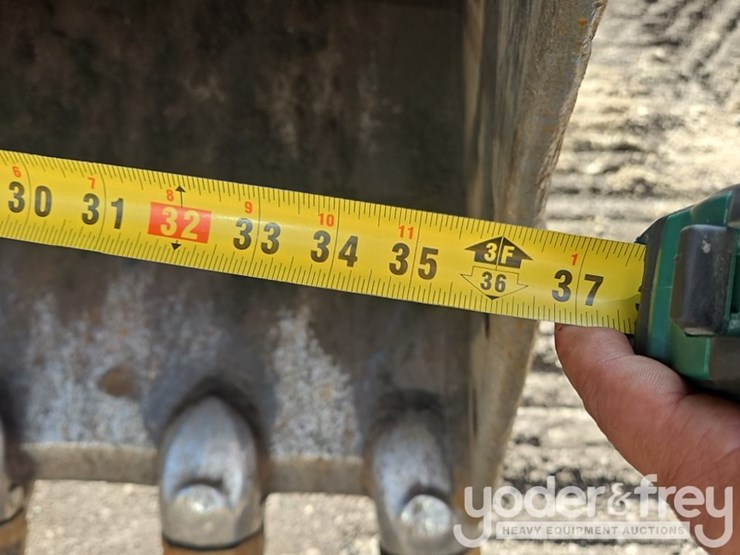 2016-deere-135g-image-49