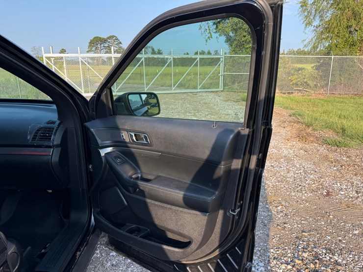 2018-ford-explorer-image-41