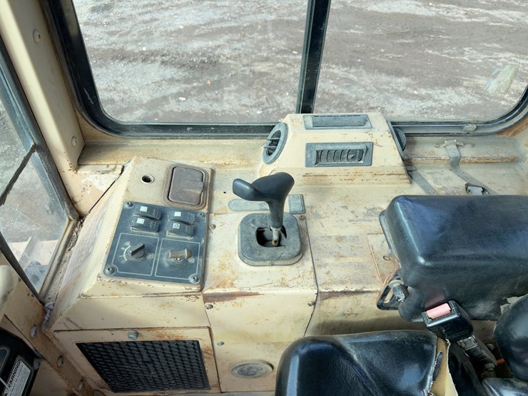 2000-caterpillar-d5c-lgp-image-32