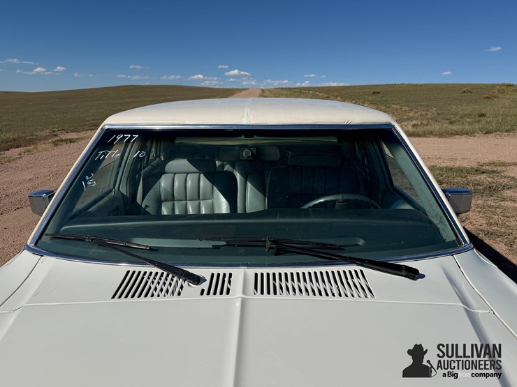 1977-lincoln-versailles-4-door-luxury-sedan-image-11