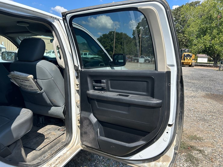 2014-dodge-1500-image-47